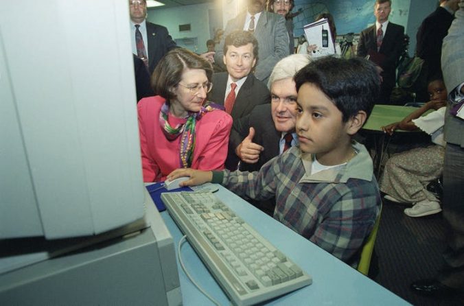 Melihat Kembali Kegemaran Anak-Anak Dalam Membuat Kode Pemrograman Pada Komputer